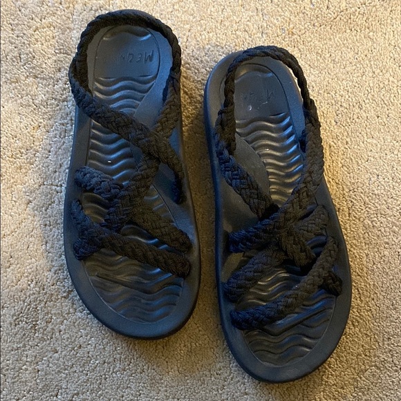 MEGNYA WALKING SANDALS WITH ARCH SUPPORT - Picture 1 of 12